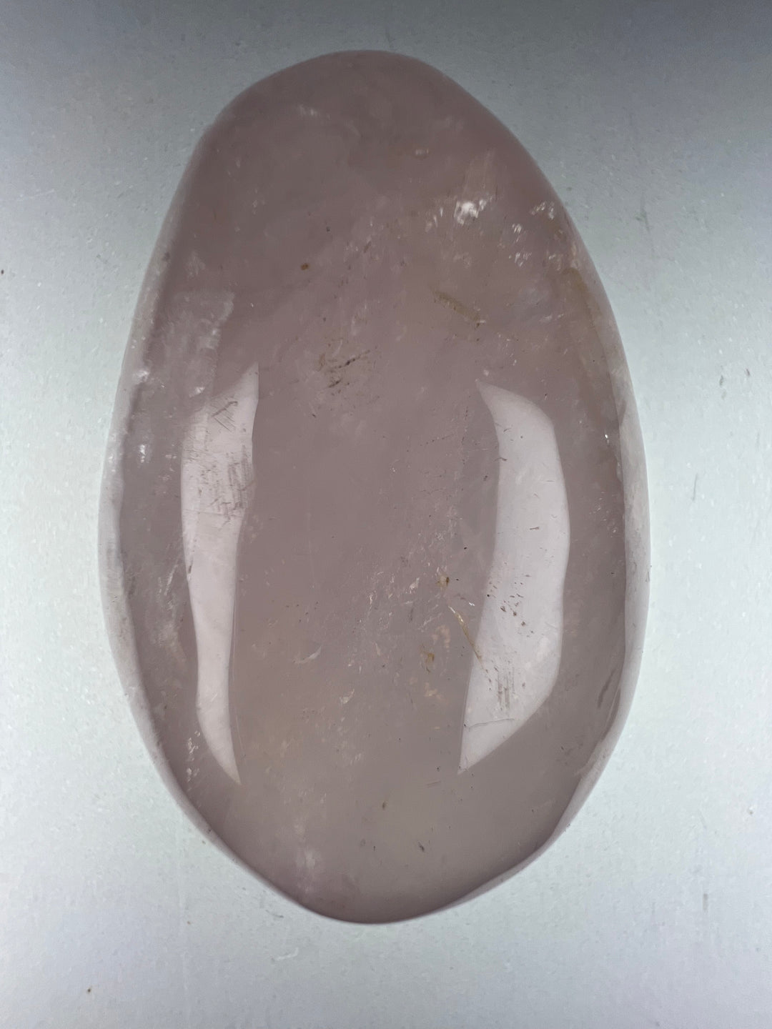 Dein Stein-Freund: "Rosi" – Hüterin der Liebe und sanften Herzheilung Rosenquarz | Einzelstück | ca. 226 g | 8 cm