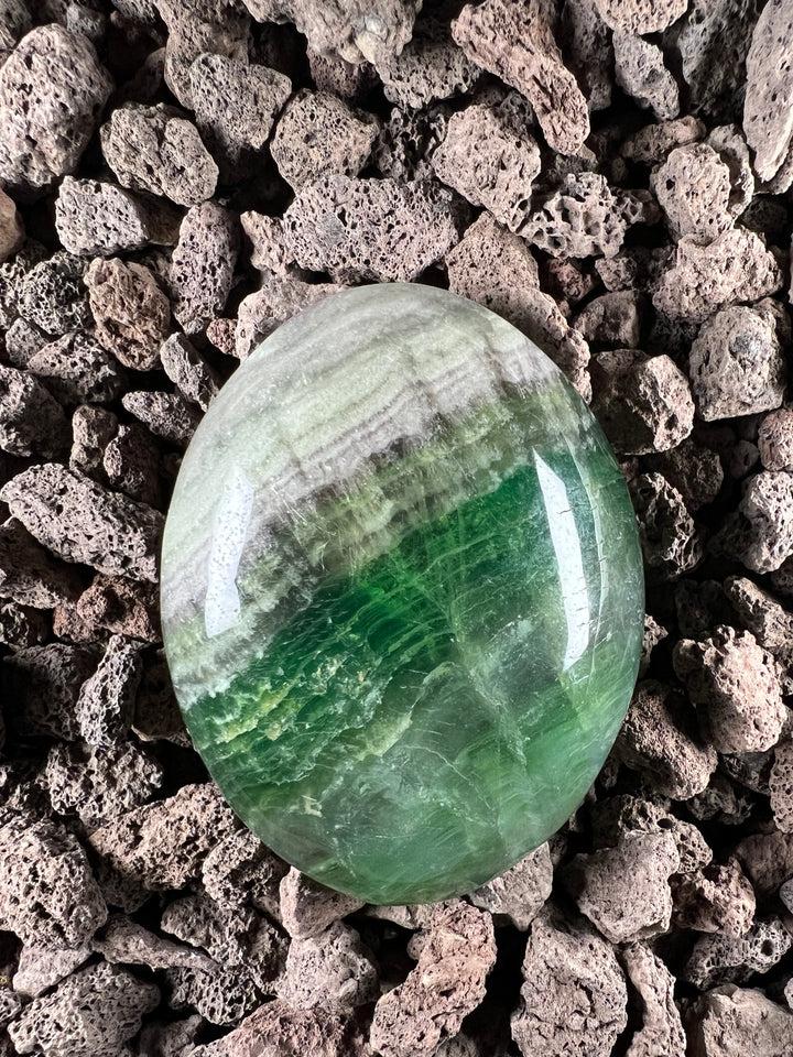 Dein Stein-Freund: "Flo" – Bringer von Klarheit & Leichtigkeit Fluorit | Einzelstück aus unserer Sammlung | ca. 226g | 8 cm