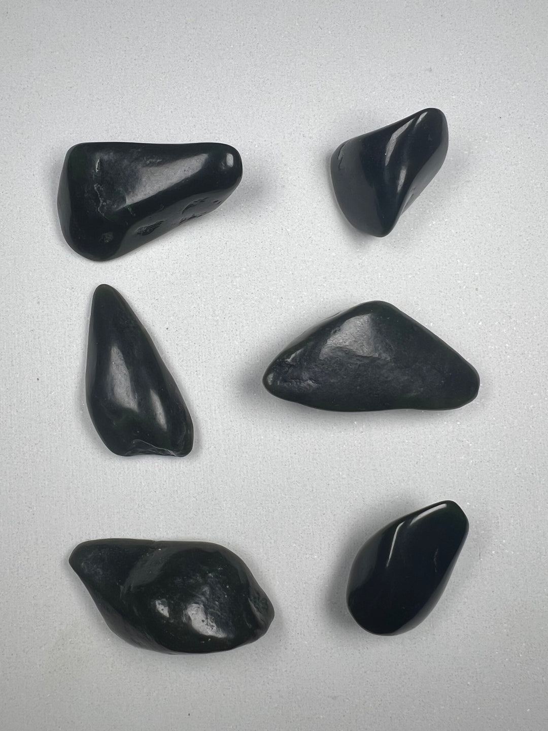 Jade (Nephrit) Trommelstein – Harmonie, Schutz & innere Weisheit  A Qualität | ca. 20–40 mm | 10–25 g | Handverlesen & poliert