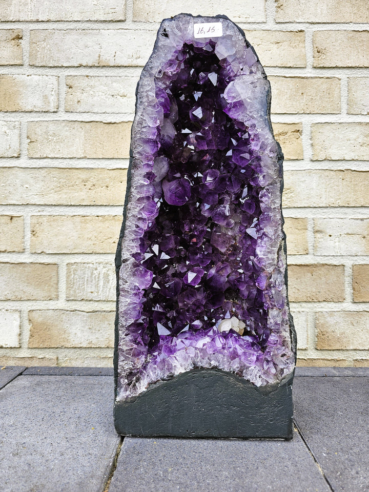 Amethyst Geode/Druse (groß) mit Calcit, ca. 46 cm, A+ Qualität