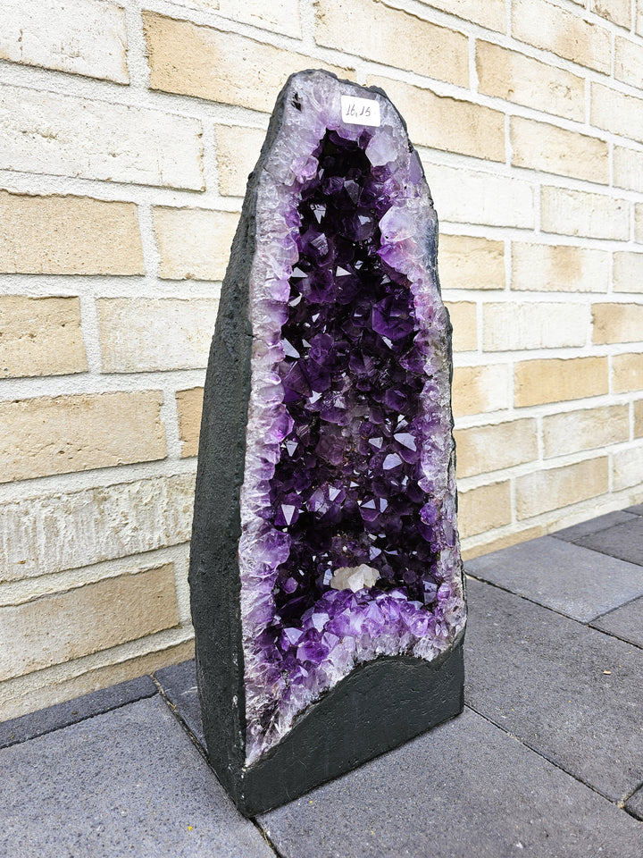 Amethyst Geode/Druse (groß) mit Calcit, ca. 46 cm, A+ Qualität