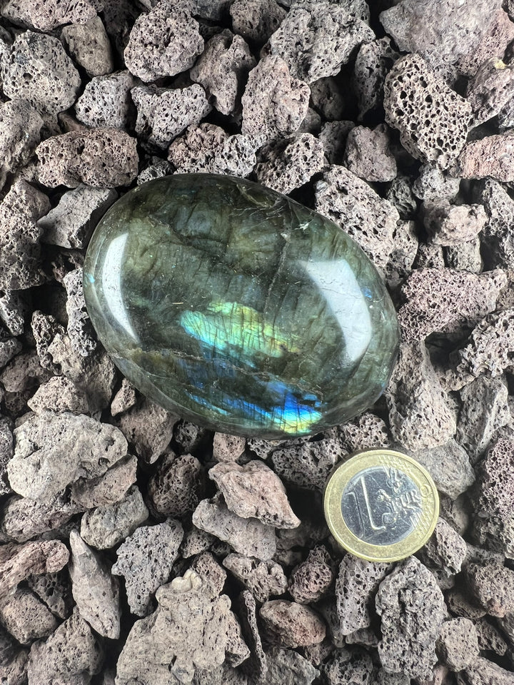 Dein Stein-Freund: "Lumo" – Lichtbringer für Intuition und Wandlung Labradorit | Einzelstück | ca. 106g | 6cm