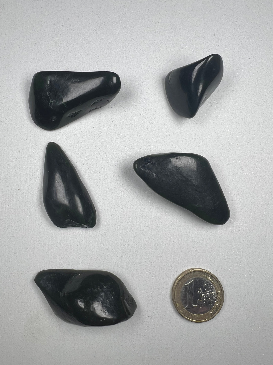 Jade (Nephrit) Trommelstein – Harmonie, Schutz & innere Weisheit  A Qualität | ca. 20–40 mm | 10–25 g | Handverlesen & poliert