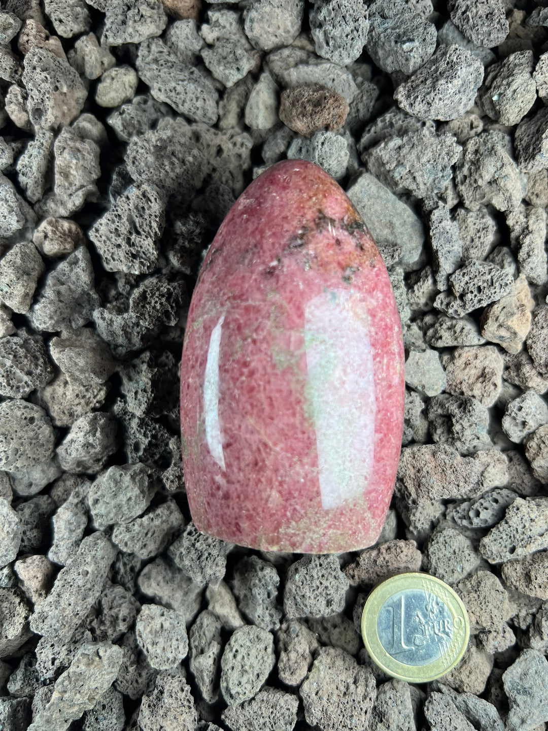 Dein Stein-Freund: “Rio” – Heiler des Herzens und Bringer von Vergebung  Rhodonit (geschliffen & poliert) | Einzelstück | ca. 246 g | 7 cm