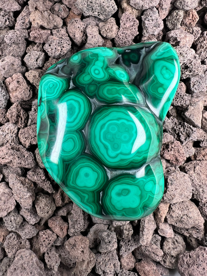 Dein Stein-Freund: "Mala" – Hüterin der Wandlung & Herzkraft Malachit (poliert) | Einzelstück | ca. 255 g | 8 cm