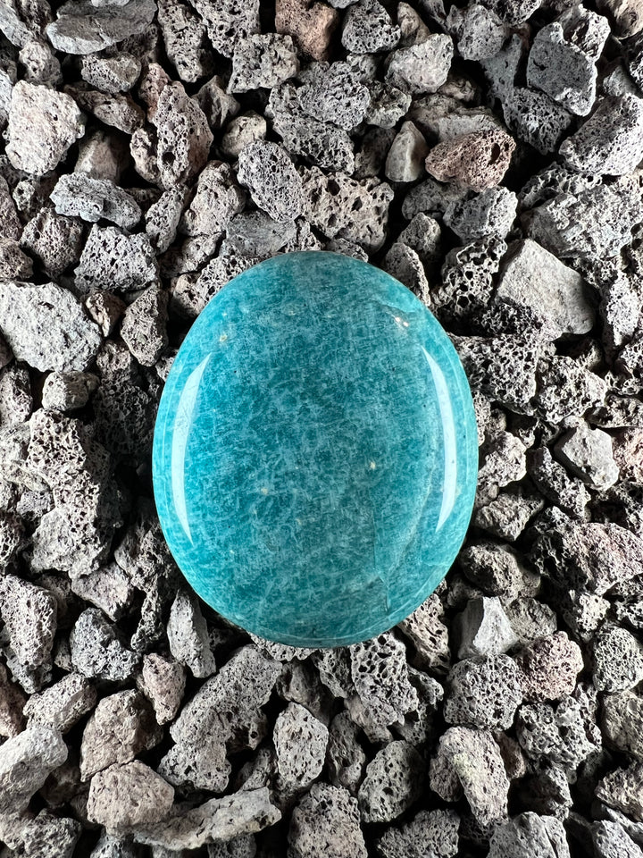 Dein Stein-Freund: "Nami" – Botschafterin von Ausgleich und innerer Wahrheit Amazonit | Einzelstück | ca. 187g | 7 cm