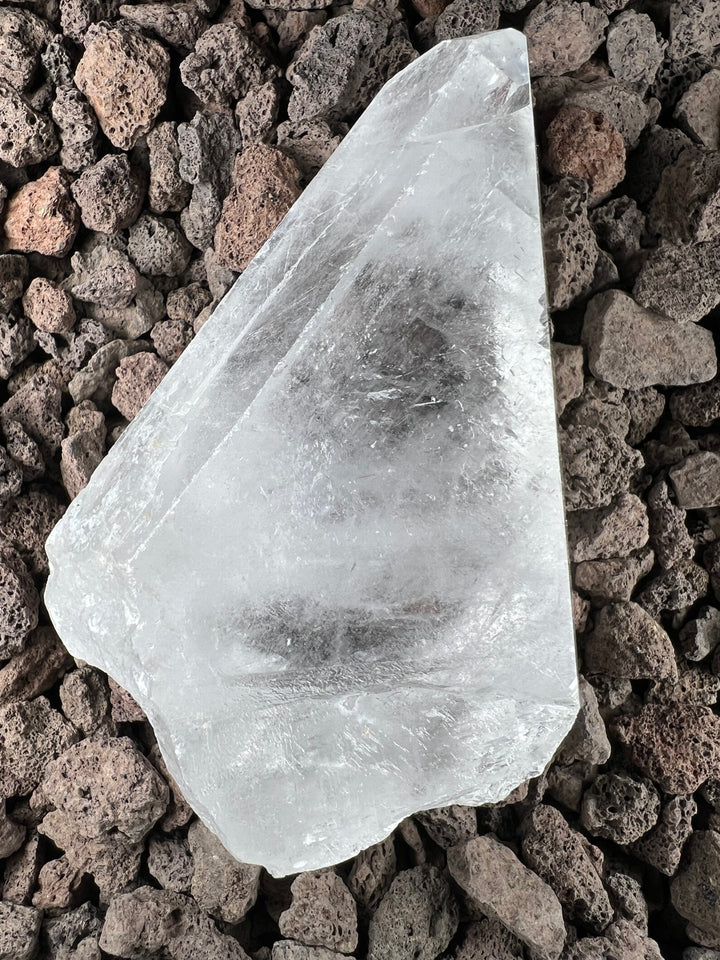 Dein Stein-Freund: "Lemu" – Träger lemurischer Weisheit und kosmischer Erinnerung Lemurischer Bergkristall | Einzelstück unbehandelt | ca. 432g | 11cm