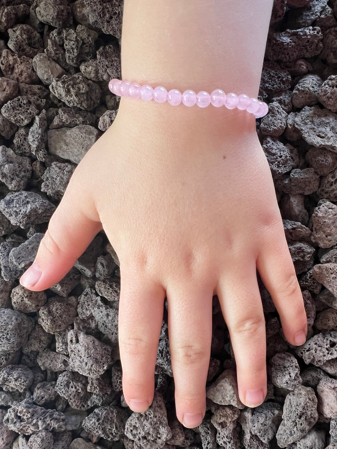 Rosenquarz Kinderarmband 4 mm – Sanfte Liebe und Geborgenheit