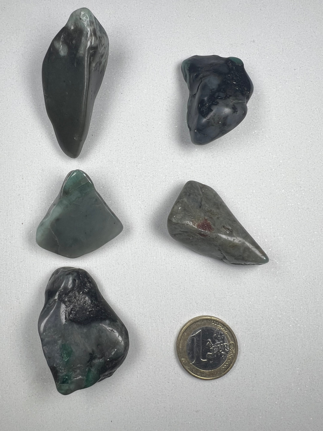 Smaragd „Esmeralda“ Trommelstein – Herzenergie, Liebe & innere Weisheit  Qualität A | ca. 20–40 mm | 10–30 g | Handverlesen & poliert