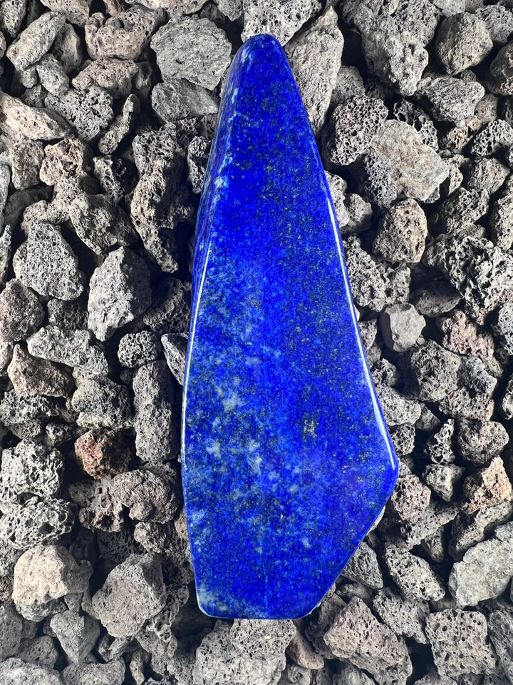 Dein Stein-Freund: "Lapi" – Hüter der Wahrheit & inneren Weisheit Lapislazuli | Einzelstück aus Pakistan | 303g | ca. 11cm| Stehender Obelisk