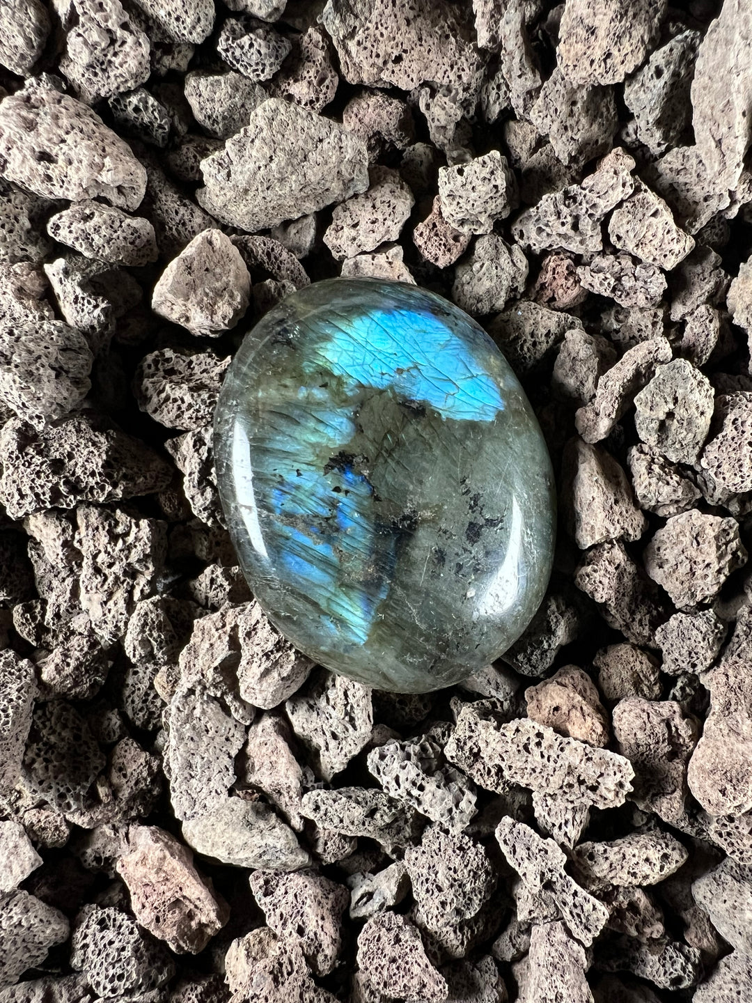 Dein Stein-Freund: "Labra" – Hüter des Lichts und Spiegel deiner Seele Labradorit | Einzelstück | ca. 99g | 6 cm