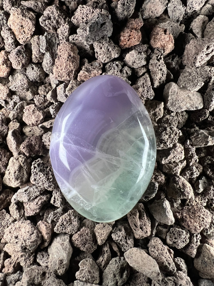 Dein Stein-Freund: "Flo" – Bringer von Klarheit & Leichtigkeit Fluorit | Einzelstück aus unserer Sammlung | ca. 198g | 7 cm