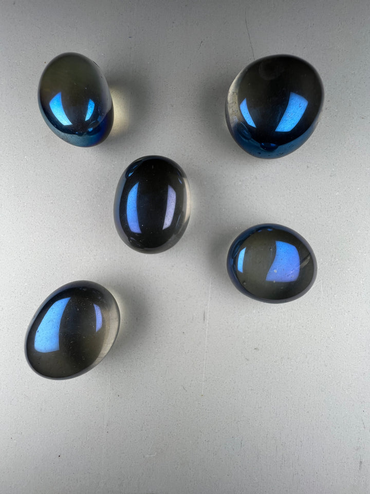 Aura Blue Bergkristall – Engelsschimmer für Seele & Raum, Blue Rainbow Aura | ca. 20 – 30 mm | A+ Qualität | 10 – 20 g
