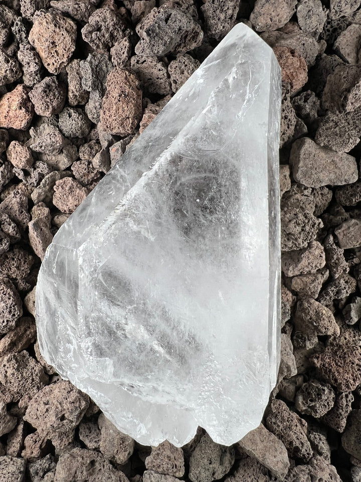 Dein Stein-Freund: "Lemu" – Träger lemurischer Weisheit und kosmischer Erinnerung Lemurischer Bergkristall | Einzelstück unbehandelt | ca. 432g | 11cm