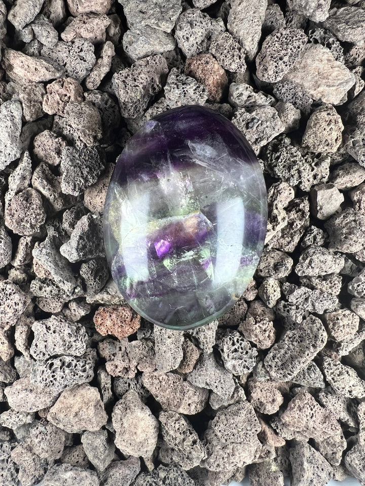 Dein Stein-Freund: "Flo" – Bringer von Klarheit & Leichtigkeit Fluorit | Einzelstück aus unserer Sammlung | 139g | ca. 7cm