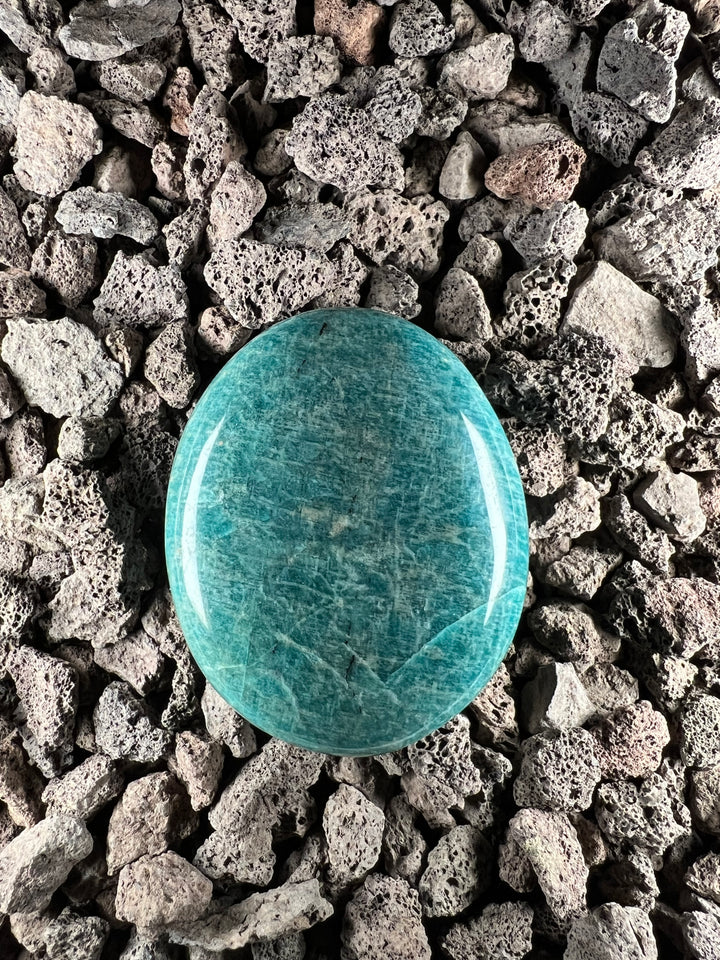 Dein Stein-Freund: "Nami" – Botschafterin von Ausgleich und innerer Wahrheit Amazonit | Einzelstück | ca. 187g | 7 cm