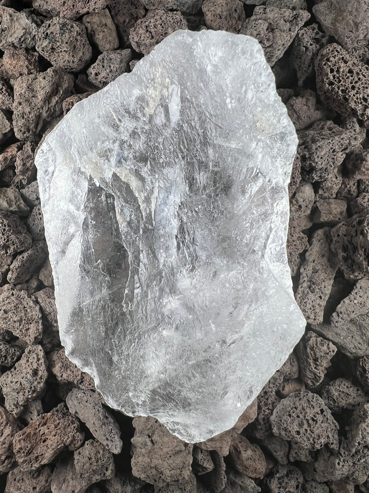 Dein Stein-Freund: "Lemu" – Träger lemurischer Weisheit und kosmischer Erinnerung Lemurischer Bergkristall | Einzelstück unbehandelt | ca. 237g | 8cm