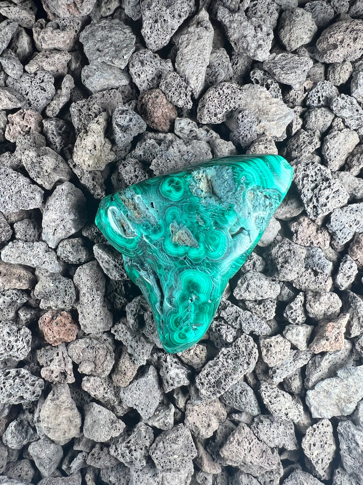 Dein Stein-Freund: "Mara" – Hüterin der Wandlung & Herzkraft Malachit (poliert) | Einzelstück | 159g | ca. 7cm