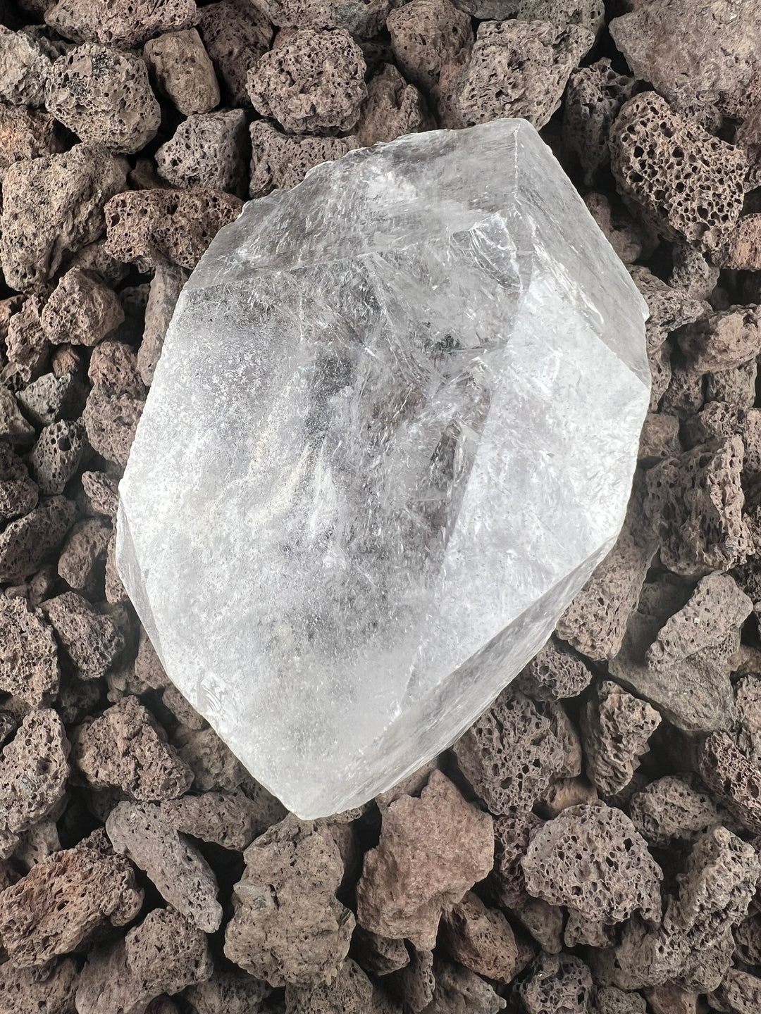 Dein Stein-Freund: "Lemu" – Träger lemurischer Weisheit und kosmischer Erinnerung Lemurischer Bergkristall | Einzelstück unbehandelt | ca. 237g | 8cm