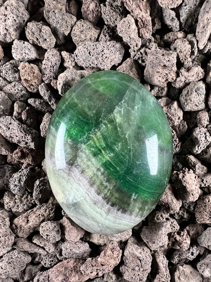 Dein Stein-Freund: "Flo" – Bringer von Klarheit & Leichtigkeit Fluorit | Einzelstück aus unserer Sammlung | ca. 226g | 8 cm