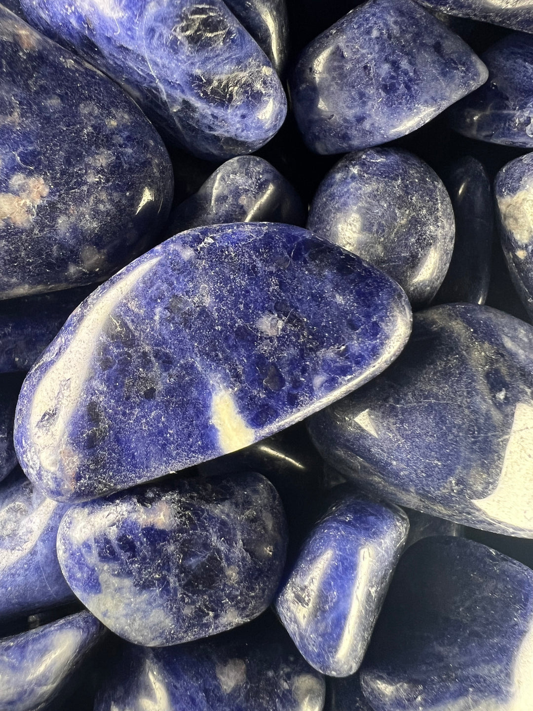 Sodalit Trommelstein – Klarheit, Selbstvertrauen & innere Ordnung  A- Qualität | ca. 20–35 mm | 8–25 g | Handverlesen & poliert