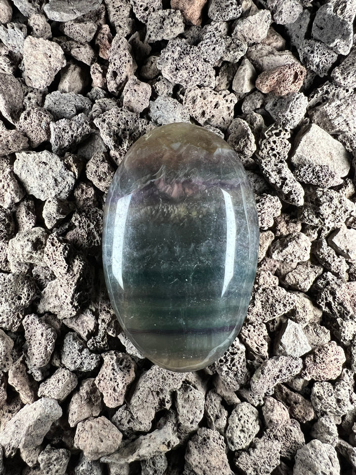 Dein Stein-Freund: "Flo" – Bringer von Klarheit & Leichtigkeit Fluorit | Einzelstück aus unserer Sammlung | ca. 220g | 8 cm