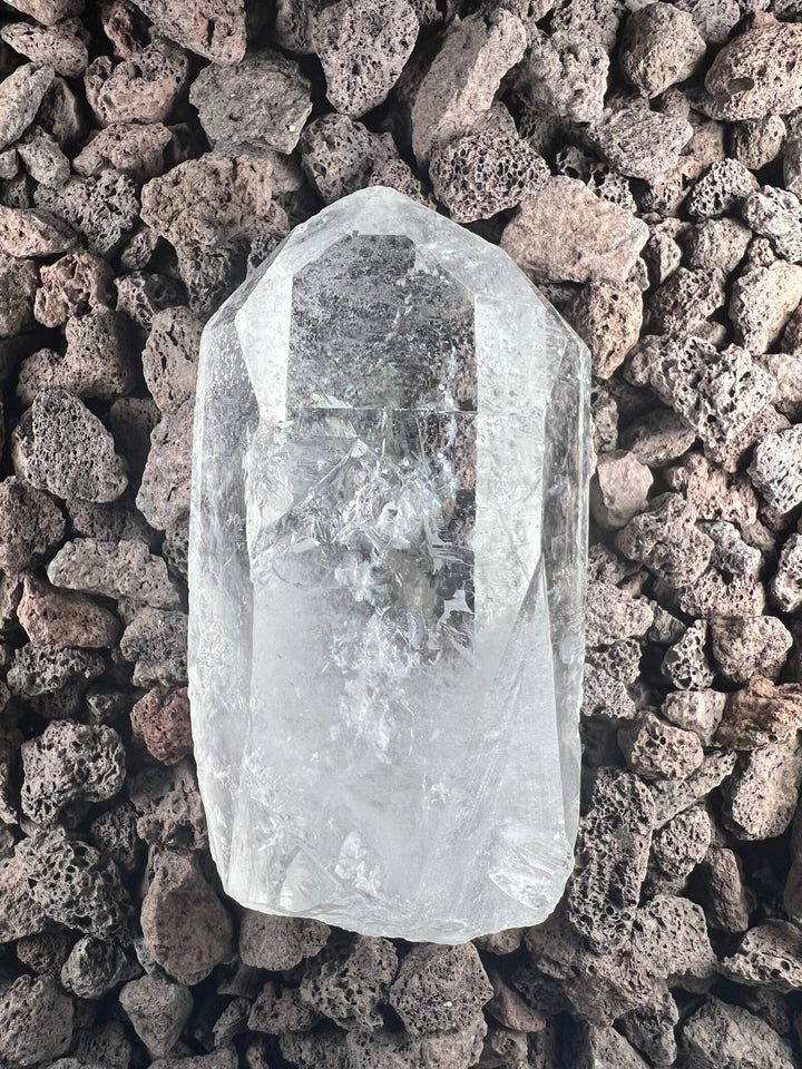 Dein Stein-Freund: "Borg" – Träger lemurischer Weisheit und kosmischer Erinnerung Lemurischer Bergkristall | Einzelstück unbehandelt | 366g | ca. 10cm