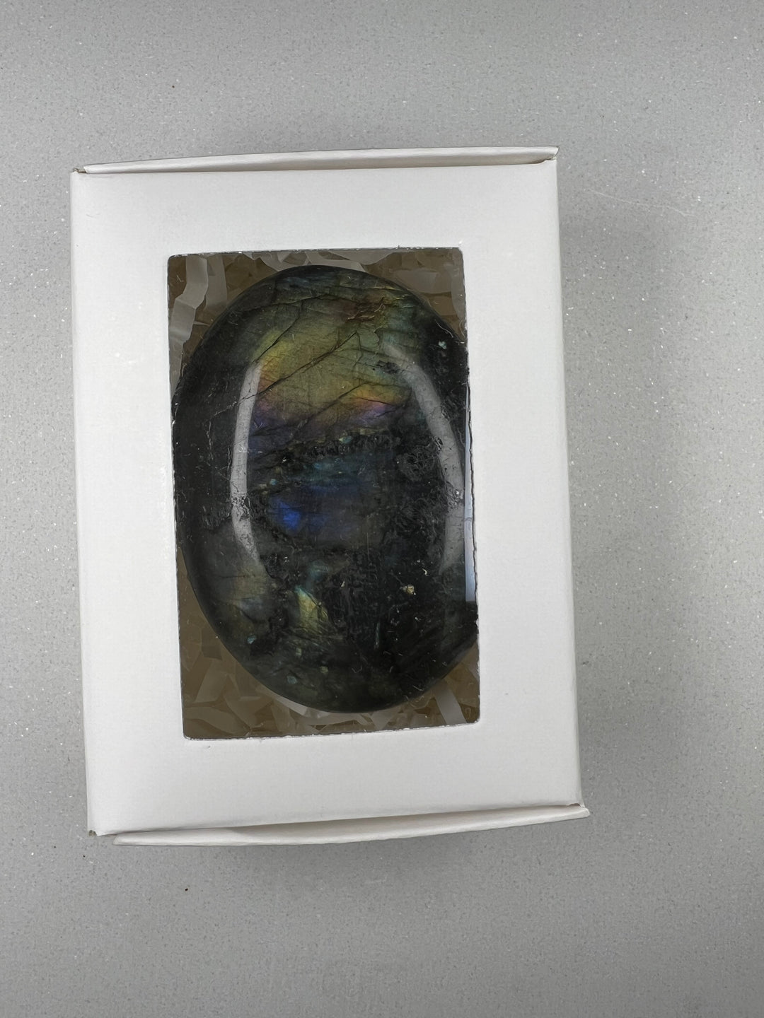 Dein Stein-Freund: "Lumo" – Lichtbringer für Intuition und Wandlung Labradorit | Einzelstück | ca. 92 g | 6 cm