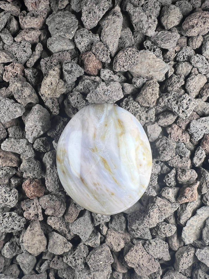 Dein Stein-Freund: “Janosch” – Begleiter für Gelassenheit und neue Lebensenergie

Ocean Jaspis | Einzelstück | ca. 6cm und 135g