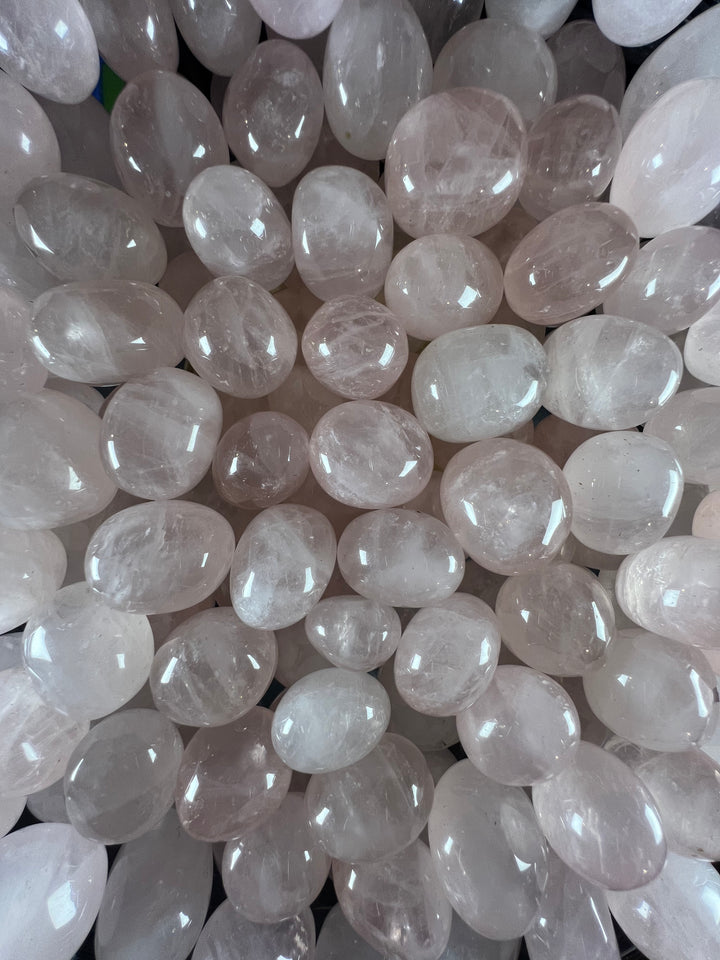 Rosenquarz Trommelsteine, ca. 12g, Ø 2 - 3,5 cm, A+ Qualität